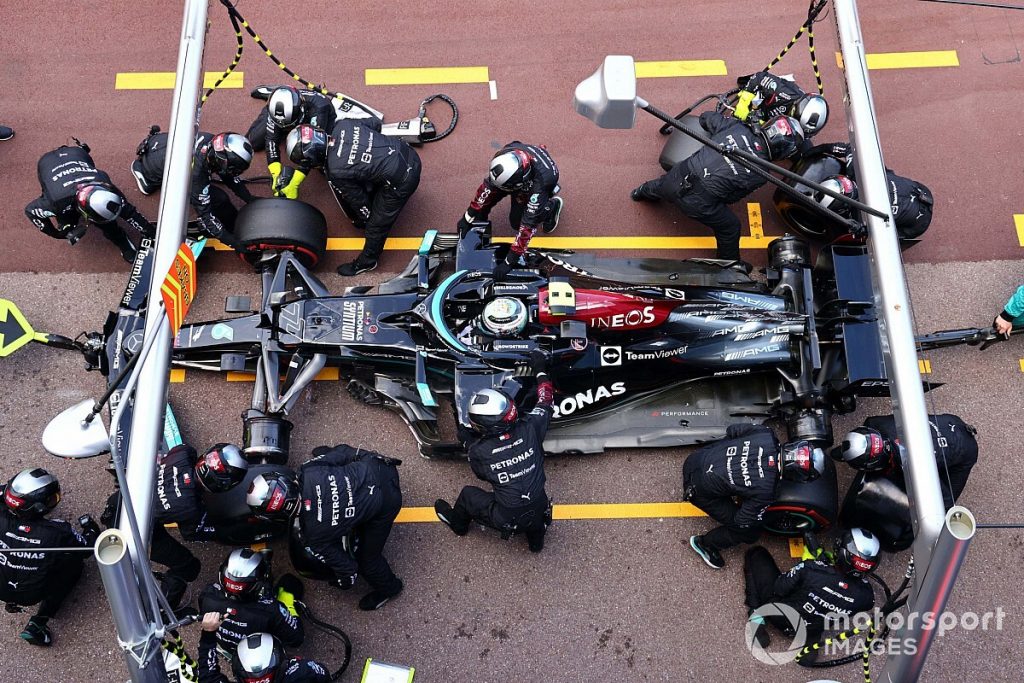 Do you feel the need for speed Formula 1 pit-stop